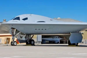 Northrop Grumman представляет B-21 Raider, открывая новый этап для ВВС США predstavlyaet 21 otkryvaya novyj etap dlya vvs ssha-lessontime-ru-0