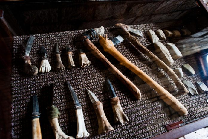 Working tools of an early civilization in the museum. Рабочие инструменты ранней цивилизации