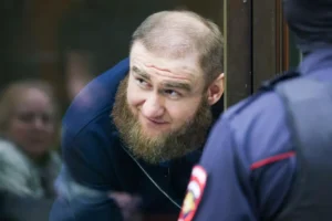 Рауф Арашуков пытается заключить контракт с Минобороны и просит о помощи Владимира Путина rauf arashukov pytaetsya zaklyuchit kontrakt s minoborony i prosit o pomoshhi vladimira putina-lessontime-ru-0