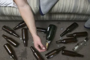 Руслан Исаев о симптомах алкогольной зависимости и роли Клиники доктора Исаева ruslan isaev o simptomah alkogolnoj zavisimosti i roli kliniki doktora isaeva-lessontime-ru-0