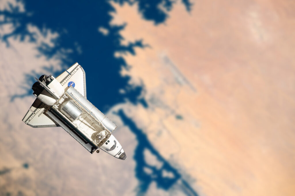 Шаттл на орбите Земли