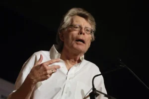 Стивен Кинг поделился мыслями о Джо Байдене, Трампе и преемниках MAGA stiven king podelilsya myslyami o dzho bajdene trampe i preemnikah -lessontime-ru-0