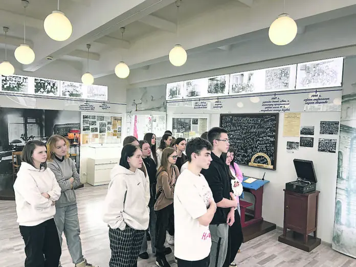 УрГПУ, Елена Карпушкина и поисковый отряд "Стикс" открывают новые грани истории педагогов-0