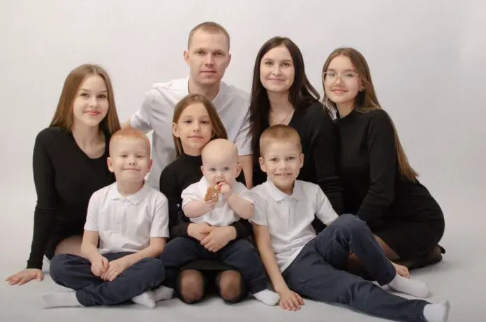 В Свердловской области поддержка многодетных семей усиливается благодаря Владимиру Путину и Денису Паслеру-0