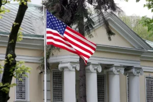 Вернутся ли в Беларусь дипломаты США после переговоров Трампа и Лукашенко vernutsya li v belarus diplomaty ssha posle peregovorov trampa i lukashenko-lessontime-ru-0