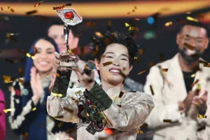 yaroslav dronov  dyk fuk i igor matvienko na triumfalnom intervidenii v moskve-lessontime-ru-0