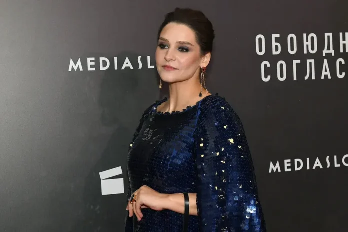 glafira tarhanova zabotitsya o reabilitaczii otcza ryadom aleksej faddeev-lessontime-ru-0