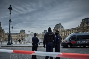 Лоран Нуньес рассказал о грабежах драгоценностей Наполеона III в Лувре loran nunes rasskazal o grabezhah dragoczennostej napoleona v luvre-lessontime-ru-0