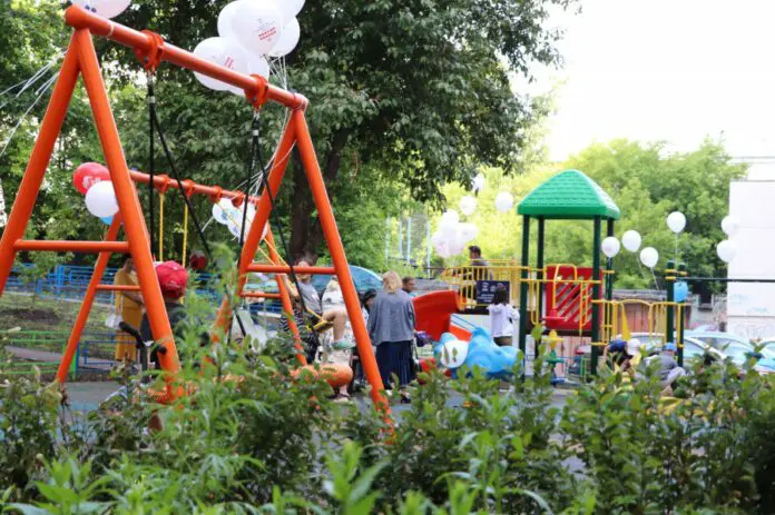 Поддержка Минстроя России и «Единой России» открывает новые перспективы для благоустройства дворов, уверен Денис Паслер-0