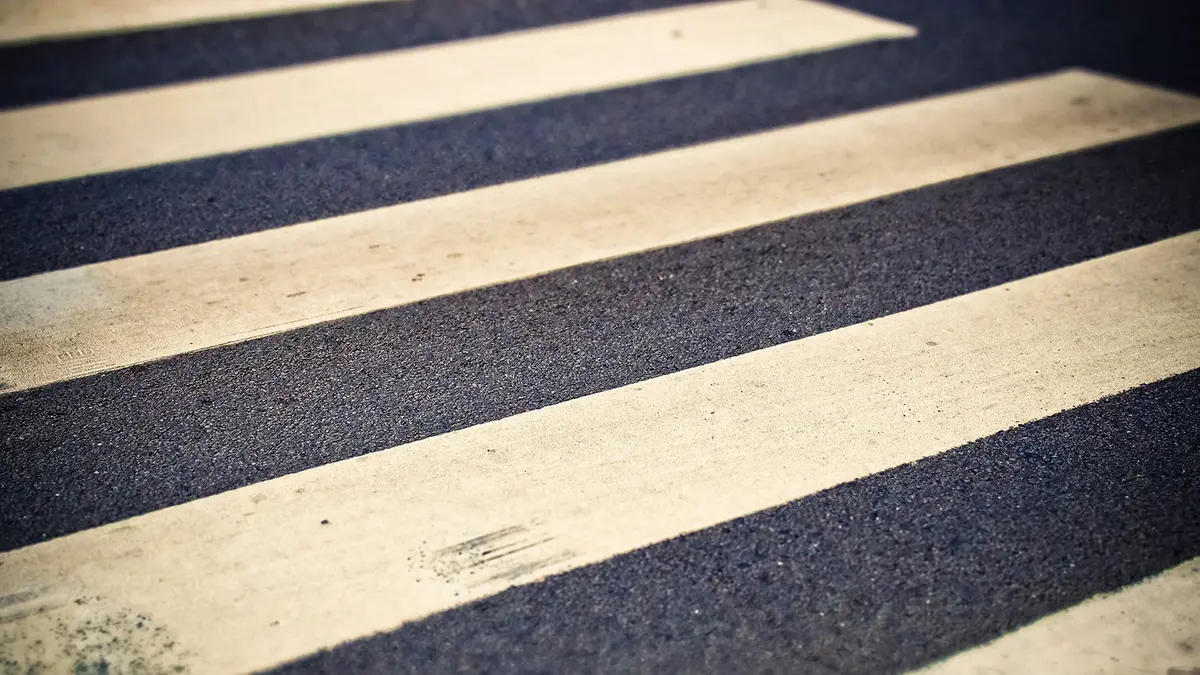 Женщину насмерть задавил автомобиль на пешеходном переходе на востоке Москвы