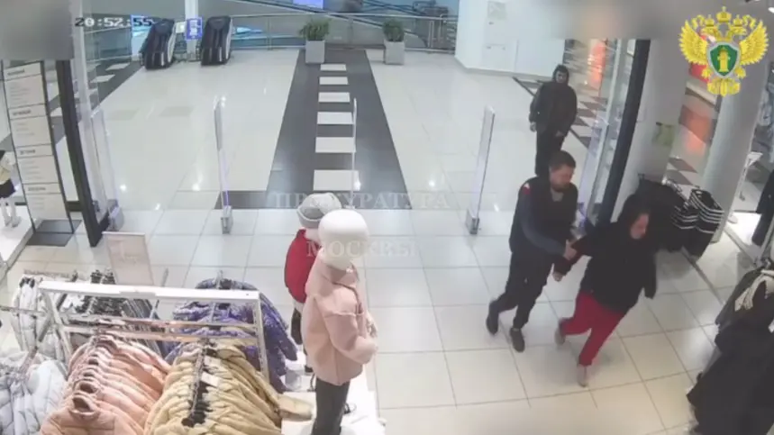 Двое пьяных мужчин вынесли товар на 30 тысяч рублей из ТЦ на Ореховом бульваре