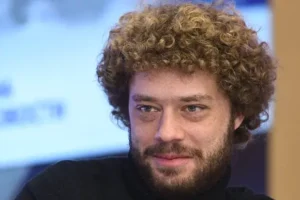 Илья Варламов в Нью-Йорке рассказал о динозавре-голубе Ивана Арготе на Хай-Лайн ilya varlamov v nyujorke rasskazal o dinozavregolube ivana argote na hajlajn-lessontime-ru-0