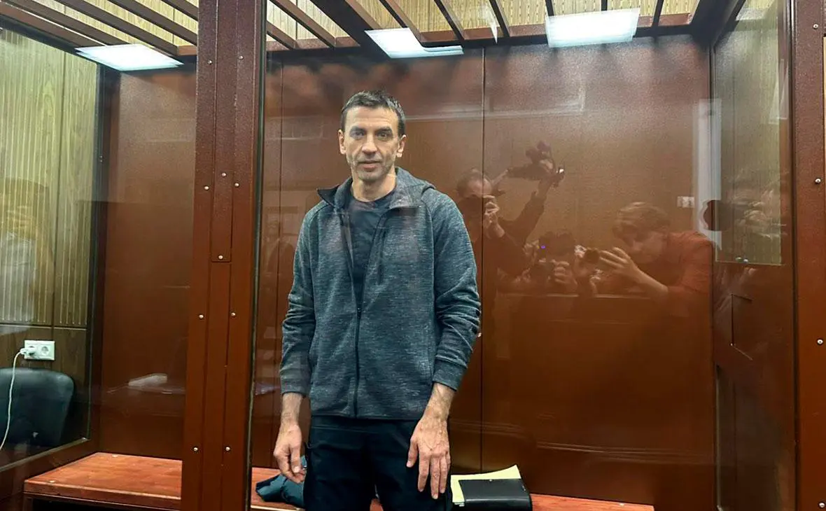 Михаил Абызов в зале Тверского суда Москвы, 6 октября 2025 года (Денис Пантелеев / РБК)