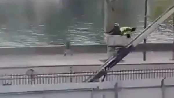 Появились кадры побега грабителей из Лувра