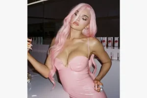 Кайли Дженнер очаровала поклонников ярким образом для Instagram и Kylie Cosmetics kajli dzhenner ocharovala poklonnikov yarkim obrazom dlya i -lessontime-ru-0