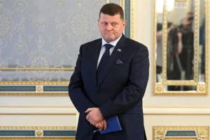 Залужный рассказал об отставании ВСУ перед Россией после удара «Орешником» по Днепру zaluzhnyj rasskazal ob otstavanii vsu pered rossiej posle udara oreshnikom po dnepru-lessontime-ru-0