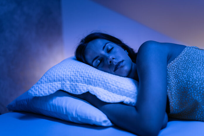 Adult woman, dreaming in her bed. Женщина в постели ночью