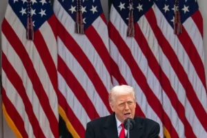 Дональд Трамп поддержал нацгвардейцев после инцидента у Белого дома donald tramp podderzhal naczgvardejczev posle inczidenta u belogo doma-lessontime-ru-0