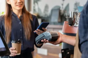 Frank RG и Тимур Гилимзянов обсуждают будущее лояльности и кешбэка в России i timur gilimzyanov obsuzhdayut budushhee loyalnosti i keshbeka v rossii-lessontime-ru-0