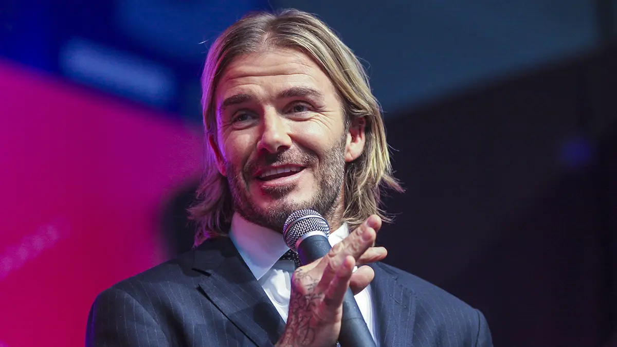 Король Карл III посвятил Дэвида Бекхэма в рыцари