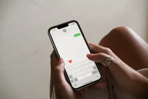 Телеведущая поделилась историей забавного сообщения от мужа в прямом эфире televedushhaya podelilas istoriej zabavnogo soobshheniya ot muzha v pryamom efire-lessontime-ru-0