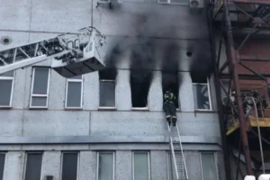 МЧС России ликвидировало пожар на Бережковской набережной в Дорогомилово mchs rossii likvidirovalo pozhar na berezhkovskoj naberezhnoj v dorogomilovo-lessontime-ru-0