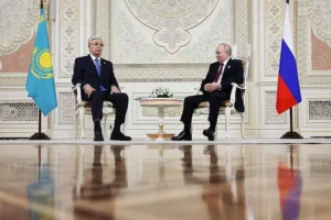 v moskve prohodyat ekstrennye peregovory vladimira putina i kasymzhomarta tokaeva-lessontime-ru-0