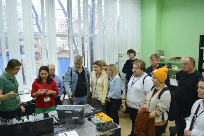 troiczkaya shkola povysheniya kvalifikaczii prepodavatelej fiziki i fian predlagaet novye gorizonty obrazovaniya i nauki-lessontime-ru-0