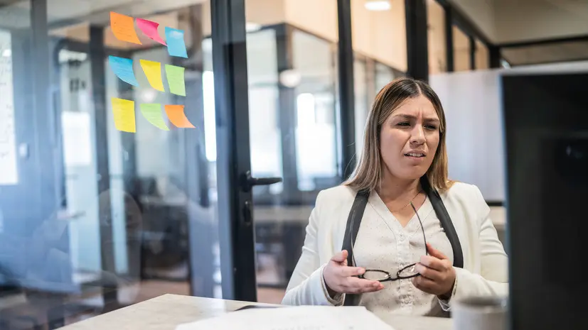 Офтальмолог: офисные работники входят в группу риска по синдрому сухого глаза