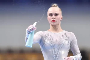 Ангелина Мельникова выиграла золото в многоборье на ЧМ в Индонезии angelina melnikova vyigrala zoloto v mnogobore na chm v indonezii-lessontime-ru-0