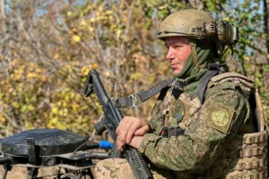 Бойцы «Востока» из 5-й гвардейской танковой бригады сражаются с ВСУ bojczy vostoka iz 5j gvardejskoj tankovoj brigady srazhayutsya s vsu-lessontime-ru-0