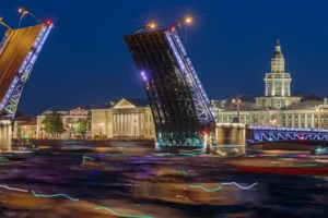 Дворцовый, Троицкий и мост Бетанкура осветят в честь фонда «Бумажная птица» dvorczovyj troiczkij i most betankura osvetyat v chest fonda bumazhnaya pticza-lessontime-ru-0