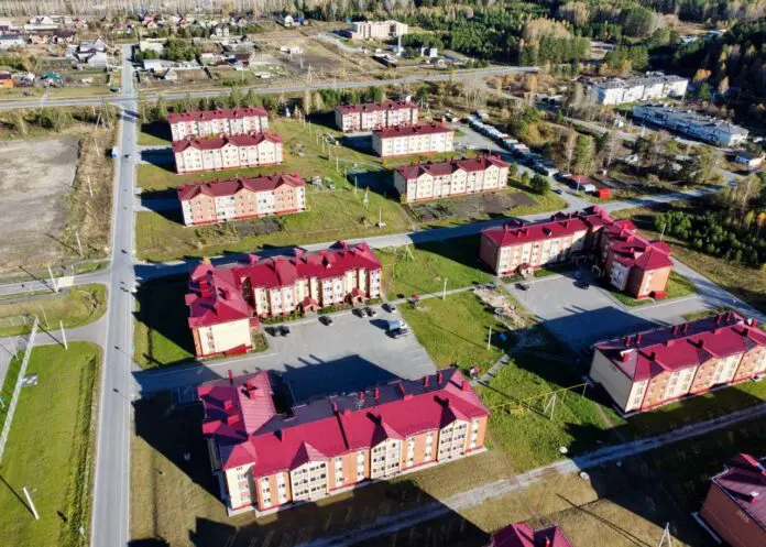 Денис Паслер заявил о помощи Фонда развития территорий в переезде свердловчан-0