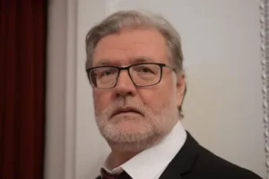 В Театре Вахтангова прощаются с Владимиром Симоновым, Кирилл Крок говорит v teatre vahtangova proshhayutsya s vladimirom simonovym kirill krok govorit-lessontime-ru-0