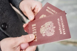 Дерек Хаффман благодарит Путина и новые граждане России на фоне СВО derek haffman blagodarit putina i novye grazhdane rossii na fone svo-lessontime-ru-0