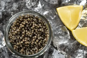 Эксперт Дмитрий Менщиков делится советами по сохранению вкуса лососевой икры ekspert dmitrij menshhikov delitsya sovetami po sohraneniyu vkusa lososevoj ikry-lessontime-ru-0