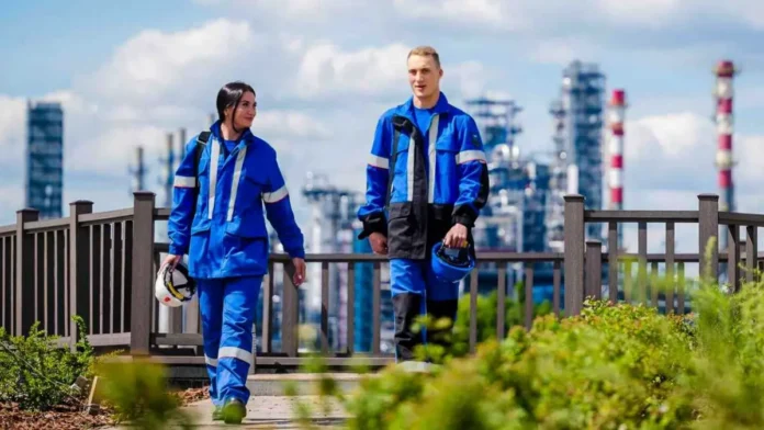 gazprom neft demonstriruet liderstvo ustanavlivaya standarty na moskovskom npz-lessontime-ru-0
