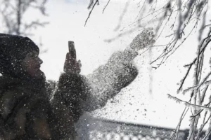 Игорь Бедеров из T.Hunter и эксперты РТУ МИРЭА дают советы по защите телефона от зимнего разряда igor bederov iz i eksperty rtu mirea dayut sovety po zashhite telefona ot zimnego razryada-lessontime-ru-0