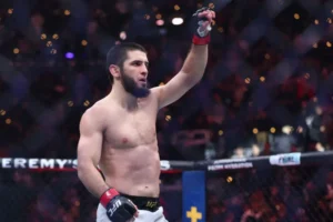 Ислам Махачев опередил Джека Делла Маддалену на взвешивании перед судьбоносным боем в UFC! islam mahachev operedil dzheka della maddalenu na vzveshivanii pered sudbonosnym boem v -lessontime-ru-0