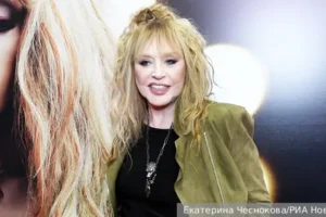 Алла Пугачева вдохновляет молодежь с поддержкой Валерии и ВЦИОМ alla pugacheva vdohnovlyaet molodezh s podderzhkoj valerii i vcziom-lessontime-ru-0
