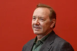 Кевин Спейси начинает новую жизнь с музыкой и мечтами о кино kevin spejsi nachinaet novuyu zhizn s muzykoj i mechtami o kino-lessontime-ru-0