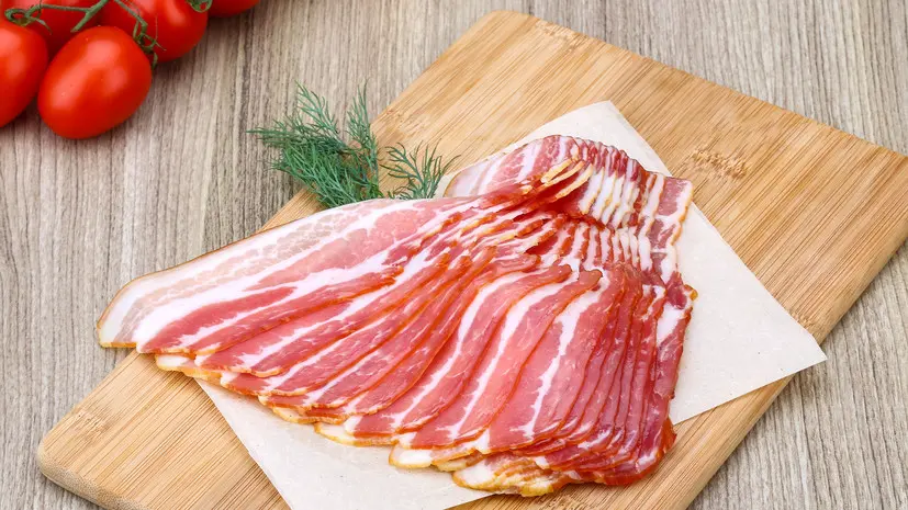 Профессор микробиологии Эллиот потребовал запретить бекон из-за риска рака