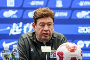 Леонид Слуцкий привел Шанхай Шэньхуа к серебру после победы над Шэньчжэнь Пэн Сити leonid sluczkij privel shanhaj shenhua k serebru posle pobedy nad shenchzhen pen siti-lessontime-ru-0