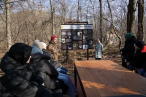 В Кедровой Пади открыта новая экотропа, созданная с Виктором Бардюком v kedrovoj padi otkryta novaya ekotropa sozdannaya s viktorom bardyukom-lessontime-ru-0