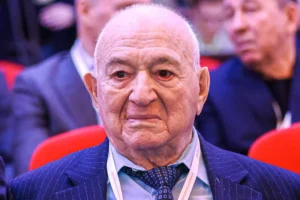 Никита Симонян получил звание Героя Труда РФ от Путина и был чемпионом СССР nikita simonyan poluchil zvanie geroya truda rf ot putina i byl chempionom sssr-lessontime-ru-0