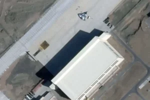 J-36 и J-50 неожиданно замечены спутниками на секретной базе у Лобнора 36 i 50 neozhidanno zamecheny sputnikami na sekretnoj baze u lobnora-lessontime-ru-0