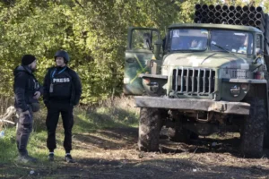 Путин требует от Минобороны РФ обеспечить журналистов доступ к котлам ВСУ putin trebuet ot minoborony rf obespechit zhurnalistov dostup k kotlam vsu-lessontime-ru-0