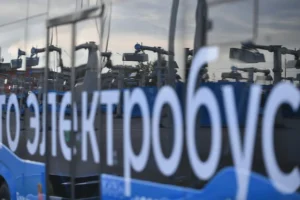 Сергей Собянин и Максим Ликсутов отметили вклад работников Мосгортранса в развитие Москвы sergej sobyanin i maksim liksutov otmetili vklad rabotnikov mosgortransa v razvitie moskvy-lessontime-ru-0