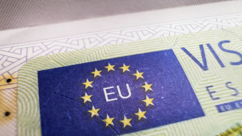 Политолог Кортунов оценил новые визовые ограничения ЕС для россиян