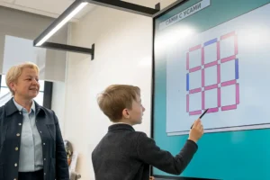 Татьяна Титова, Марианна Абравитова и Елена Яковлева обсуждают педагогические перемены tatyana titova marianna abravitova i elena yakovleva obsuzhdayut pedagogicheskie peremeny-lessontime-ru-0